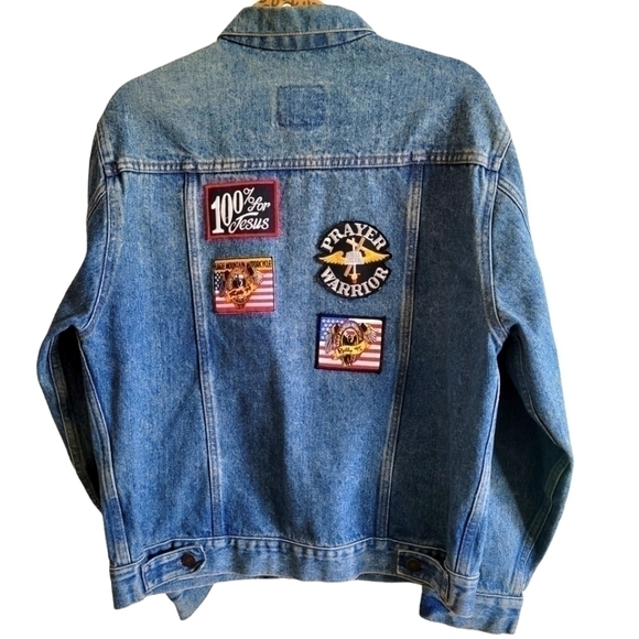 Gap 100% Cotton Denim Jacket with Pins Patches Size Medium - Picture 2 of 11